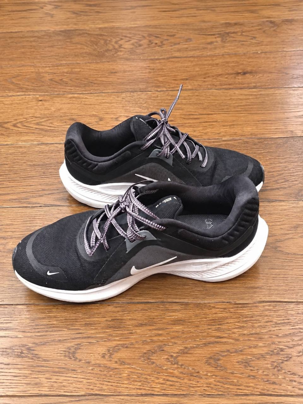 Nike Women's Black/White Running Shoes - Lightweight Support - Picture 3 of 4
